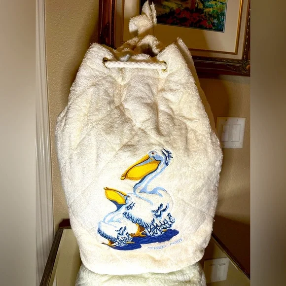 Hermes Pelican beach bag backpack.Rare & hard to find . Hermès Beach Bag Escale à la Plage H Canvas Or – Mightychic  main image 3